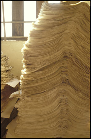 Pile de papier artisanal